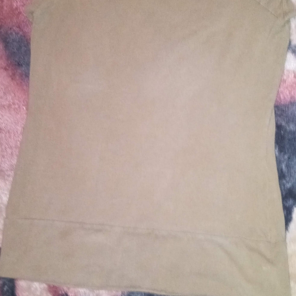 lrg GARAGE womans shirt fits more like a medium - Picture 3 of 4